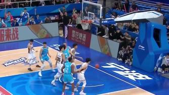 [赵岩昊三分] 跑出空位！团队积极倒球 赵岩昊外线三分一箭穿心